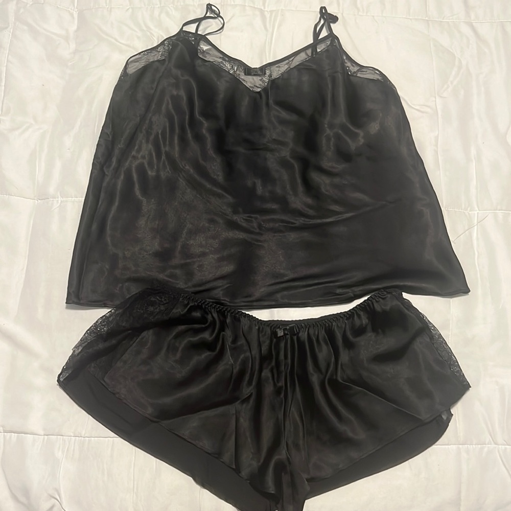 Brand: Victoria’s Secret 
Size: Large
Color: Black
Tank and short pajama set
